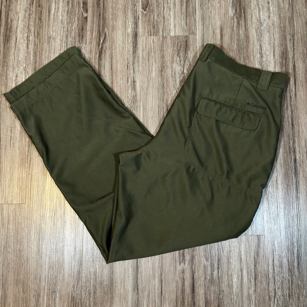 Columbia Men's Omni Shade UVA & UVB Sun
Protection Size 36W 32L Color Dark Green